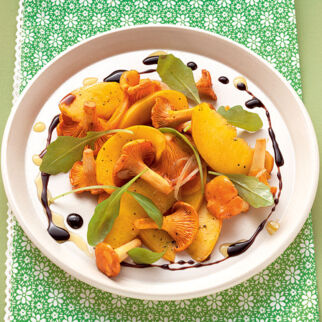 Pfifferlingsalat mit Pfirsichen Pfifferlingsalat mit Pfirsichen