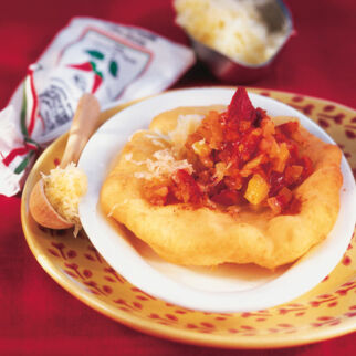 Langos mit Paprikagemüse Langos mit Paprikagemüse