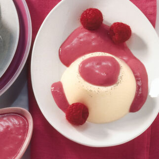Panna cotta mit Himbeersauce Panna cotta mit Himbeersauce