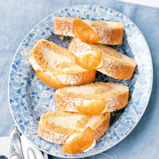 Zitronen-Biskuitrolle Zitronen-Biskuitrolle