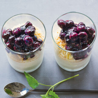 Heidelbeer-Kokos-Schichtspeise Heidelbeer-Kokos-Schichtspeise