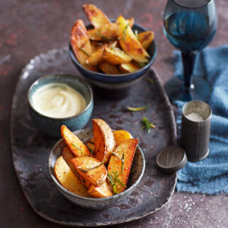 Rosmarin-Chili-Wedges mit Aïoli Rosmarin-Chili-Wedges mit Aïoli