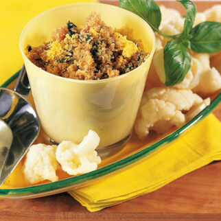 Blumenkohl mit Zitronen-Kräuter-Bröseln Blumenkohl mit Zitronen-Kräuter-Bröseln