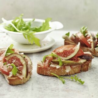 Bruschette mit Tomaten und Feigen Bruschette mit Tomaten und Feigen