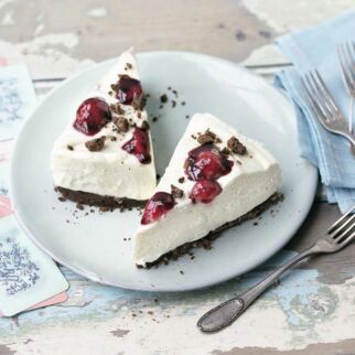 Frischkäsetorte mit Kirschen Frischkäsetorte mit Kirschen