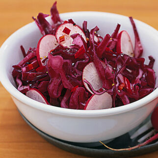 Gebratener Rotkohlsalat mit Chili Gebratener Rotkohlsalat mit Chili
