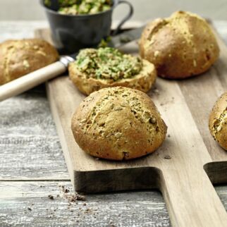 Kernige Brötchen mit Kresse Kernige Brötchen mit Kresse
