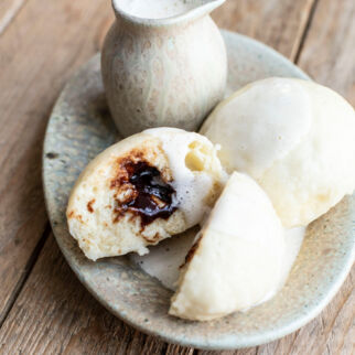 Germknödel mit Pflaumenmus und Vanillesauce Germknödel mit Pflaumenmus und Vanillesauce