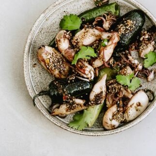 Calamari mit Paprika und Sesam-Gewürzöl Calamari mit Paprika und Sesam-Gewürzöl