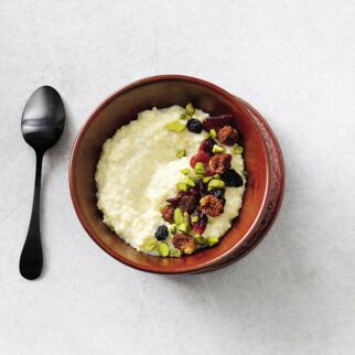 Süße Hirse mit Trockenfrüchten Süße Hirse mit Trockenfrüchten