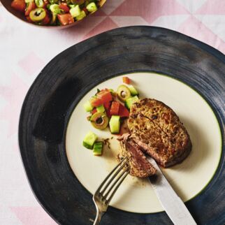 Harissa-Steak mit Orientsalat