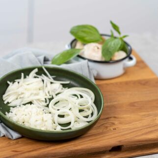 Zwiebeln schneiden Zwiebeln schneiden