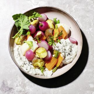 Gedämpftes Frühlingsgemüse mit Kapern-Ei-Sauce Gedämpftes Frühlingsgemüse mit Kapern-Ei-Sauce