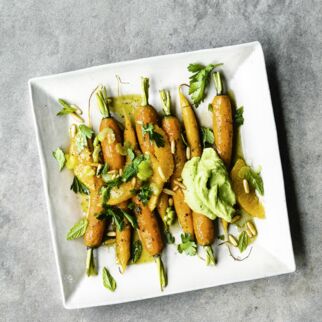 Geröstete Möhren mit Avocado-Mus Geröstete Möhren mit Avocado-Mus