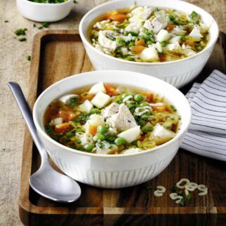 Buchstabensuppe mit Hähnchen und Gemüse Buchstabensuppe mit Hähnchen und Gemüse