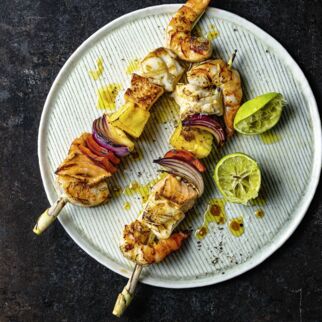 Fischspieße mit 
Paprika und Ananas