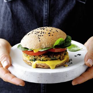 Walnuss-Burger
mit Mango-Senf Walnuss-Burger
mit Mango-Senf