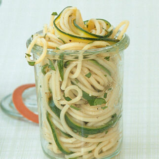 Zucchini-Nudelsalat Zucchini-Nudelsalat
