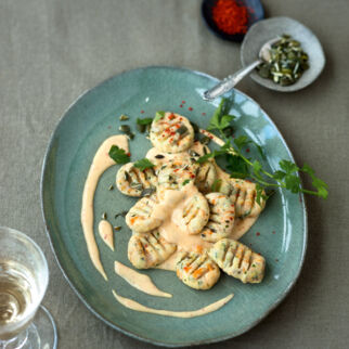 Möhren-Petersilien-Gnocchi mit Chili-Käse-Sauce Möhren-Petersilien-Gnocchi mit Chili-Käse-Sauce
