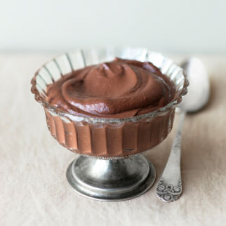 Chili-Tonka-Mousse aus Bitterschokolade und Seidentofu Chili-Tonka-Mousse aus Bitterschokolade und Seidentofu