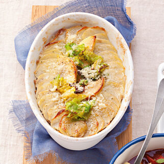 Wirsing-Hack-Auflauf mit Äpfeln Wirsing-Hack-Auflauf mit Äpfeln