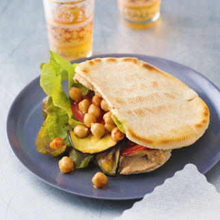 Salattasche mit Auberginen Salattasche mit Auberginen