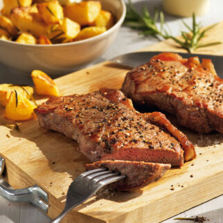 Steaks mit Rosmarinkartoffeln Steaks mit Rosmarinkartoffeln