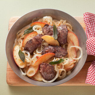 Hähnchenleber nach »Berliner Art« Hähnchenleber nach »Berliner Art«