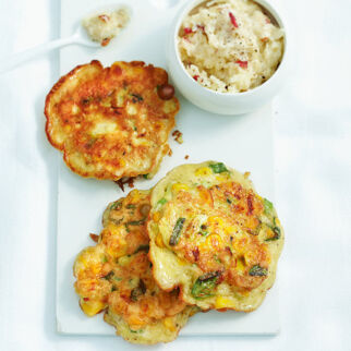 Maisküchlein mit Meerrettichcreme Maisküchlein mit Meerrettichcreme