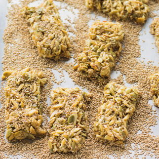 K&uuml;rbiskernriegel mit Sesam