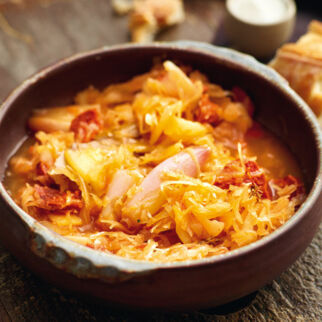 Sauerkrauteintopf mit Schalotten