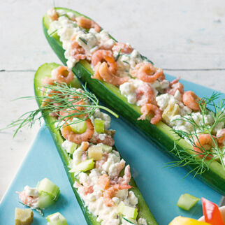 Mini-Gurkenschiffchen mit Krabben Mini-Gurkenschiffchen mit Krabben
