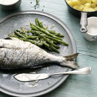 Kräuterdoraden mit Bohnen und Salzkartoffeln Kräuterdoraden mit Bohnen und Salzkartoffeln