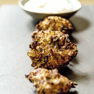 KROSS GEBRATENE ZUCCHINIBÄLLCHEN KROSS GEBRATENE ZUCCHINIBÄLLCHEN