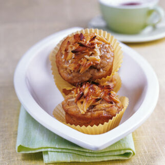 Apfel-Muffins mit Mandel-Sesam-Krokant Apfel-Muffins mit Mandel-Sesam-Krokant