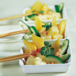 Gurkensalat mit Frucht Gurkensalat mit Frucht