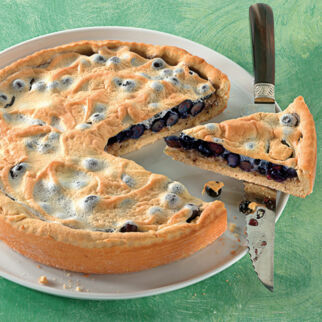 Heidelbeertarte mit Baiserhaube Heidelbeertarte mit Baiserhaube