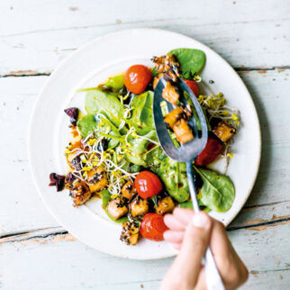 Spinatsalat mit gebackenem Tofu Spinatsalat mit gebackenem Tofu
