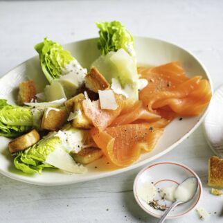 Römer-Caesar-Salat mit Lachs Römer-Caesar-Salat mit Lachs