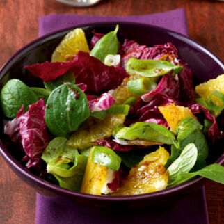 Radicchio mit Feldsalat und Orange Radicchio mit Feldsalat und Orange