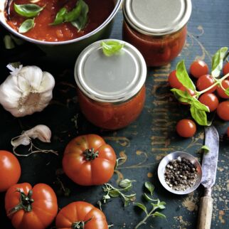 Tomatensauce mit Basilikum Tomatensauce mit Basilikum
