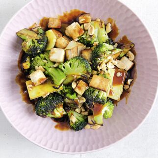 Brokkoli mit Tofu Brokkoli mit Tofu