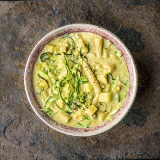 Schnelles grünes Curry mit Ananas Schnelles grünes Curry mit Ananas