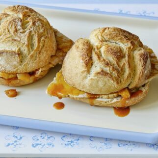 Marinierte Schnitzel im Brötchen Marinierte Schnitzel im Brötchen