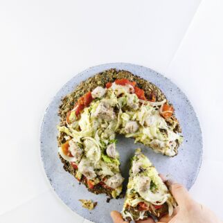 Wirsing-Pizza mit Salsiccia Wirsing-Pizza mit Salsiccia