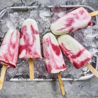 Himbeer-Joghurt-Eis am Stiel Himbeer-Joghurt-Eis am Stiel