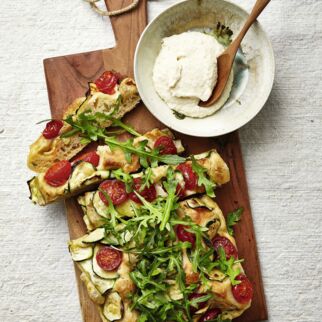 Kr&auml;uterfocaccia mit Bohnen-Tr&uuml;ffel-Dip