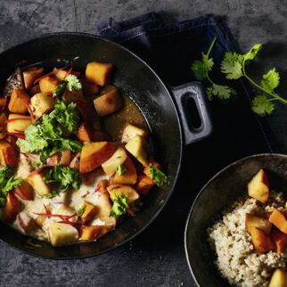 Kürbis-Apfel-Wok mit Ingwergraupen Kürbis-Apfel-Wok mit Ingwergraupen