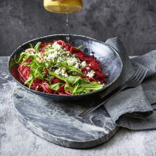 Rote-Bete-Nudeln mit Schafsk&auml;se