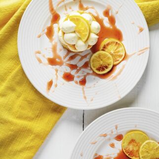 Limettentörtchen mit Rum-Cranberry-Reduktion Limettentörtchen mit Rum-Cranberry-Reduktion